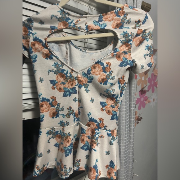 Set of two Kirra pac sun heart cutout peplum tops - Picture 2 of 5